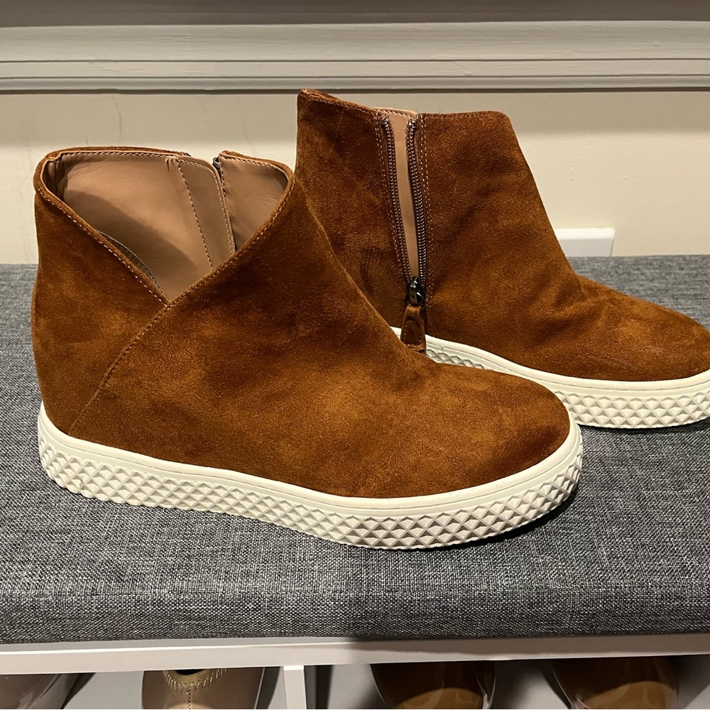 Women’s Aerosoles zirah ankle boots wedge sneaker tan faux suede 7